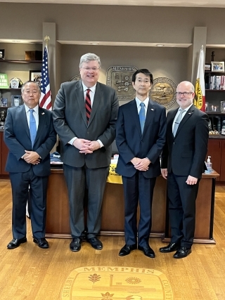 From left to right: Kanzi Takeyama, Consul-General Matsumoto, Ted Townsend