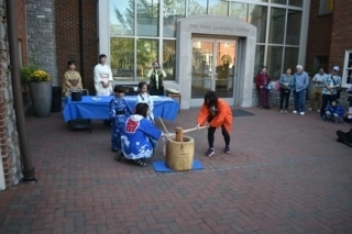 Mochi pounding